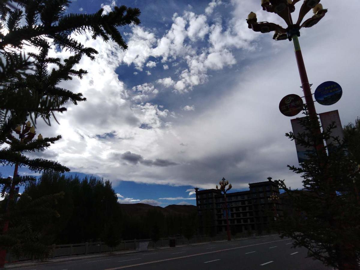 Zishuo Zihua Guest House Daocheng Exterior foto